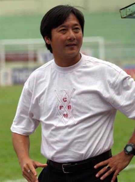 Lê Huỳnh Đức sinh ngày 20/4/1972 tại Sài Gòn, anh là con trai của cựu danh thủ bóng đá miền Nam Lê Văn Tâm.